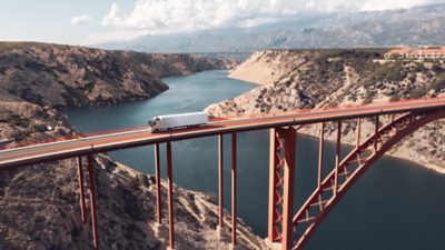 fuel-and-energy-efficiency-truck-red-bridge-river-eu5