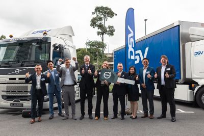 Handover ceremony of Volvo’s Electric Prime Mover and the FL Electric Truck with the Ambassador of Denmark to Singapore and representatives of Volvo Trucks, DSV, and UD Trucks Singapore.