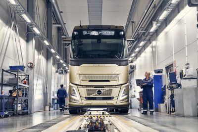 Technician standing by Aero truck