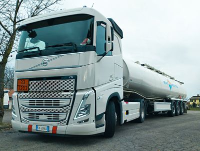 Gruppo Nord Petroli sceglie Volvo Trucks come partner unico per il trasporto: i veicoli garantiscono la massima affidabilità, sicurezza e comfort di guida per gli autisti.