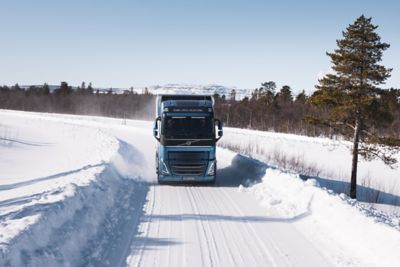 De tøffe forholdene på offentlige veier i Nord-Sverige, med is, vind og mye snø, gir et ideelt miljø for testing. 