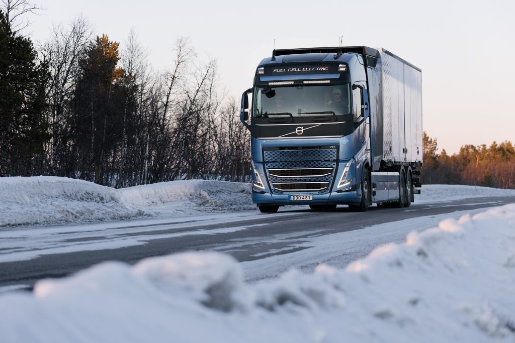 Première: Volvo Trucks test waterstof-elektrische vrachtwagens op de openbare weg