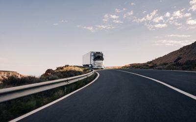 Volvo FH Aero beim Bergabfahren