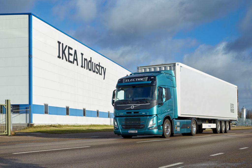Volvo Trucks, IKEA und Raben Group bündeln ihre Kräfte, um den emissionsfreien Transport zu beschleunigen
