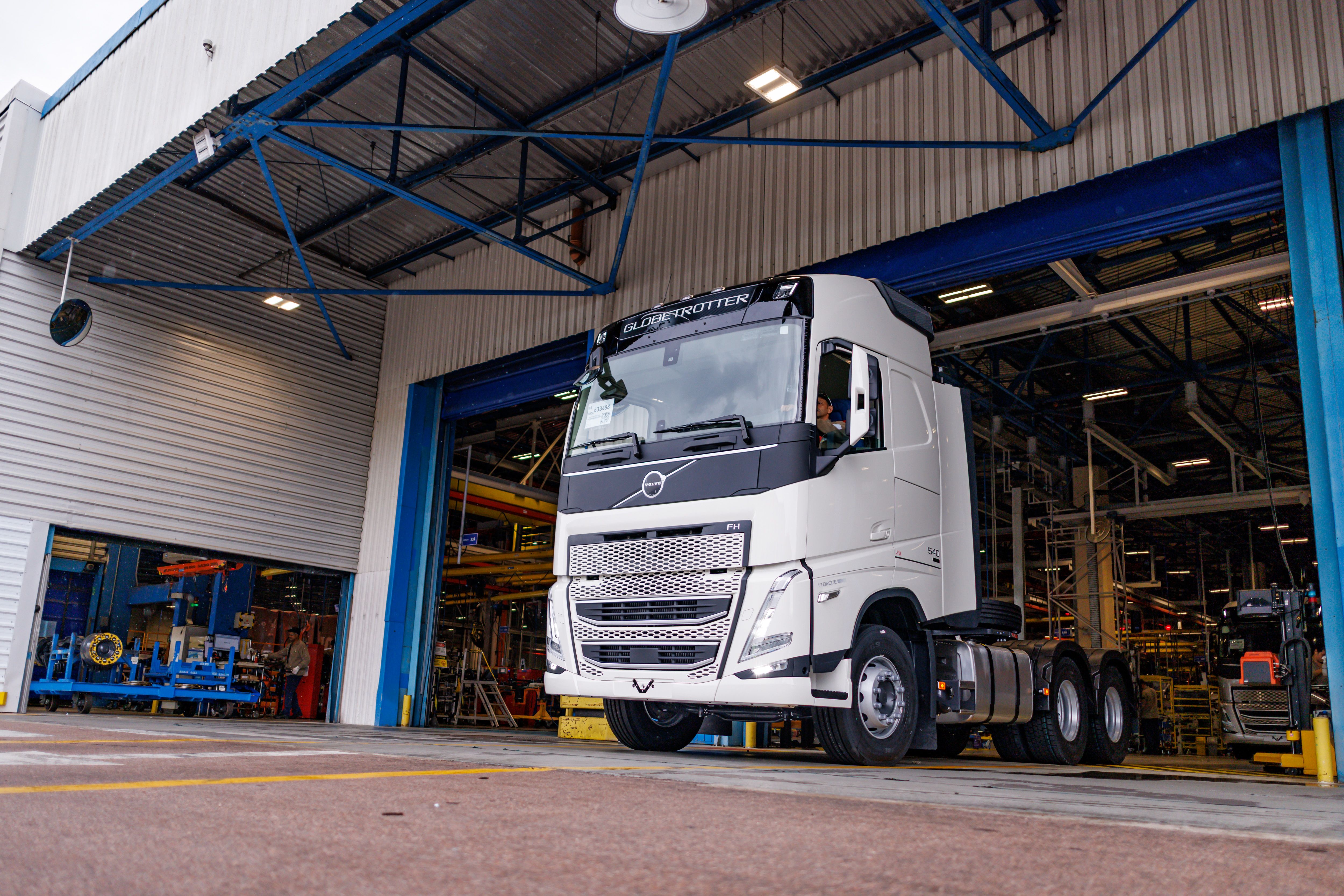 Volvo anuncia R$ 2,5 bilhões em investimentos no Brasil, mesmo prevendo mercado menor em 2026