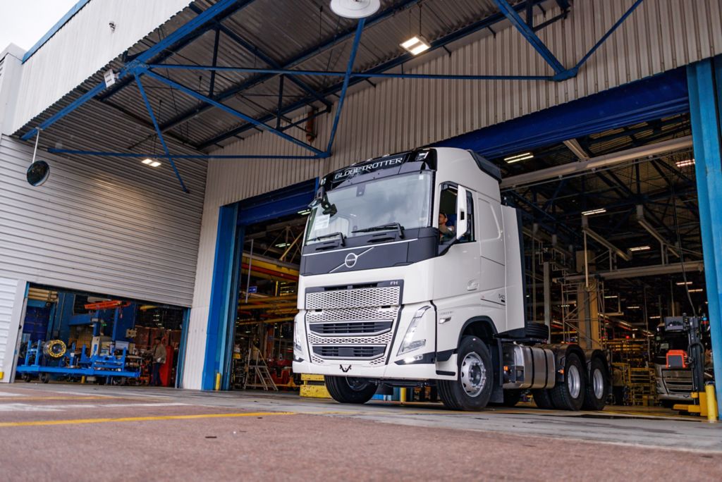 Volvo anuncia R$ 2,5 bilhões em investimentos no Brasil, mesmo prevendo mercado menor em 2026