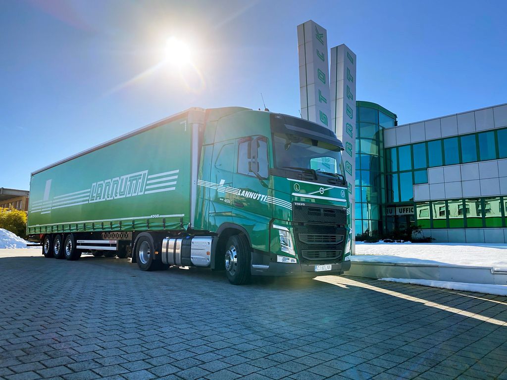 Accord majeur: un transporteur italien achète 1000 camions Volvo dotés de la dernière technologie d'économie de carburant