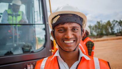 Utbildning av unga grävmaskinister i Indien