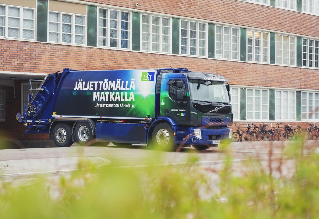 Lassila & Tikanoja otti toukokuussa käyttöön ensimmäisen sähköllä toimivan jäteautonsa 