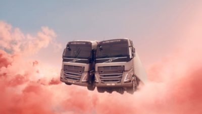 To Volvo FH I-Save på en rosa sky