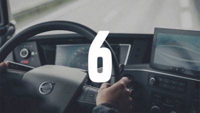 Sunkvežimio vairo ir ekrano vaizdas iš arti