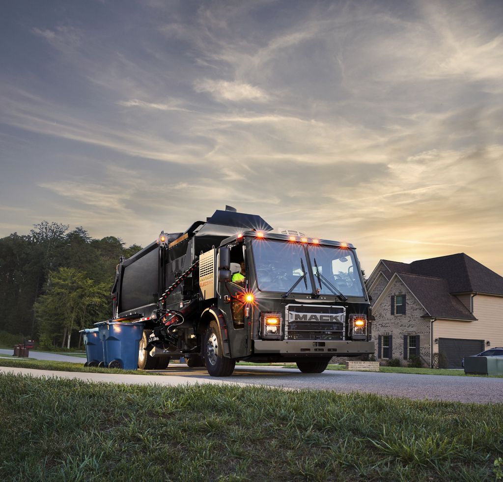 Mack LR® Electric refuse vehicle