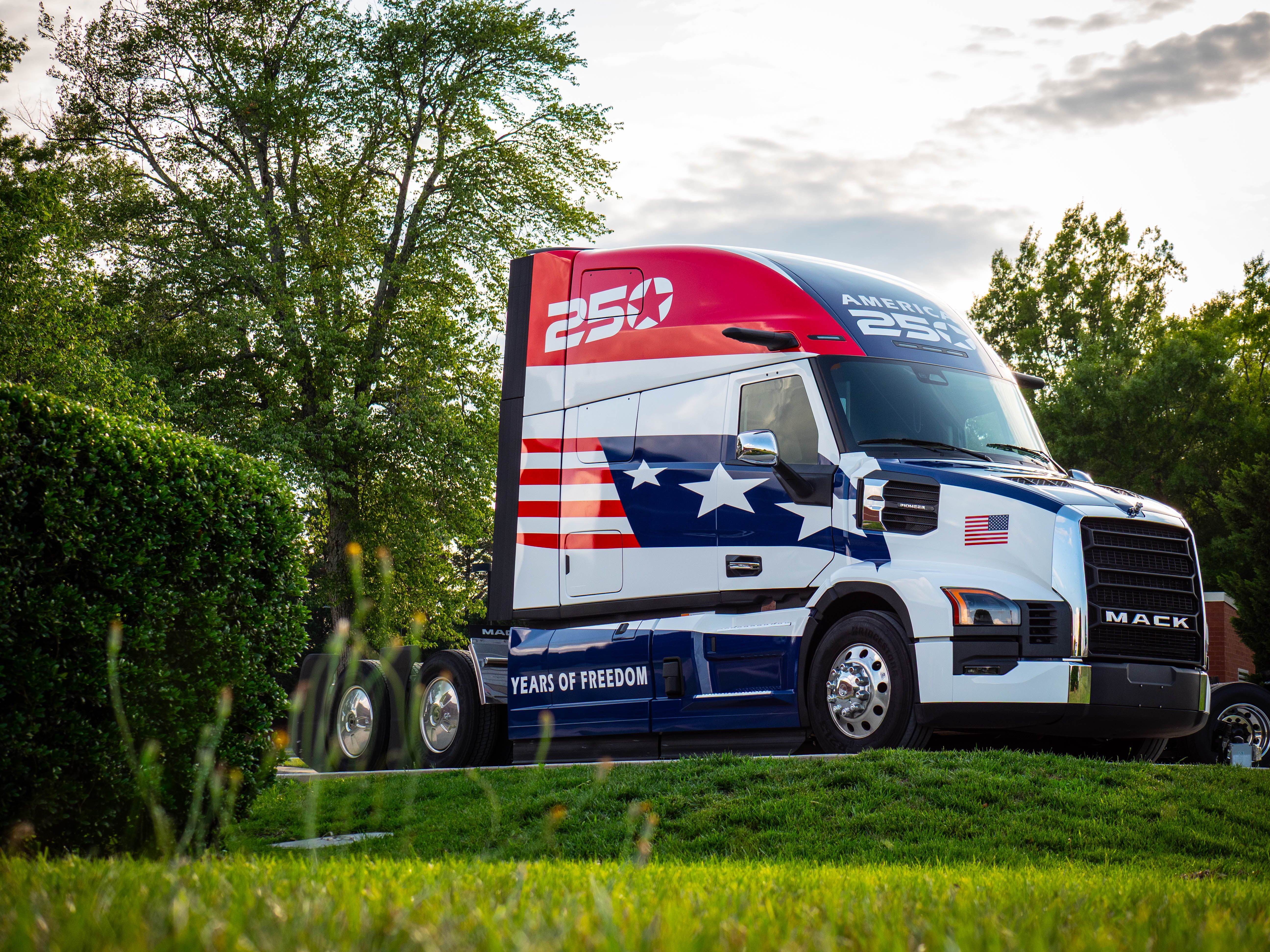  Mack Trucks Debuts Limited-Edition