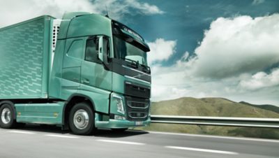 Volvo trucks managing dynafleet positioning front green truck