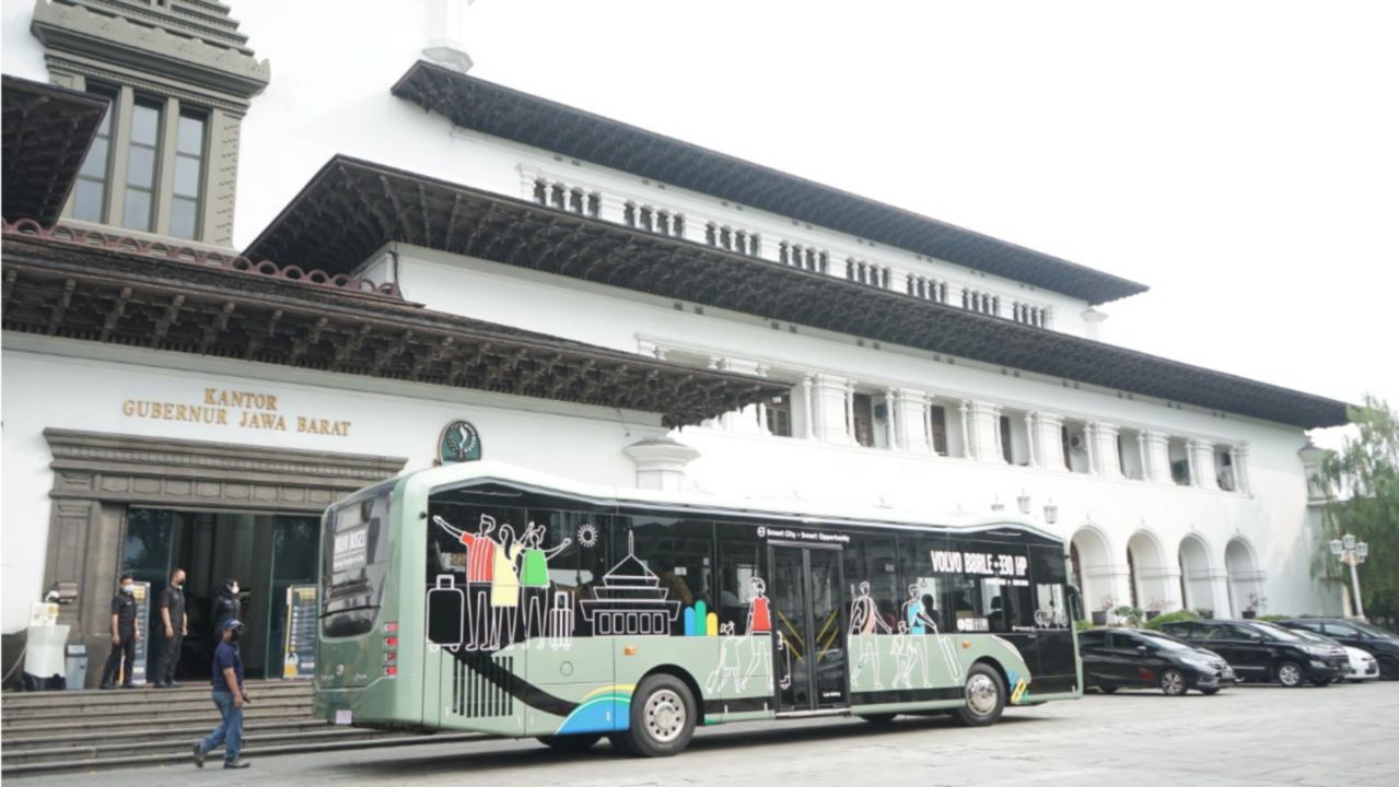 Volvo Buses brings the Volvo B8R low entry bus to Bandung, west Java Indonesia