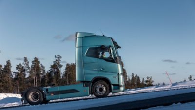 Volvo FH Electric på farten set ovenfra