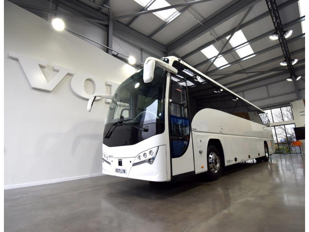 New Volvo Panther ‘purrs’ for Roselyn Coaches