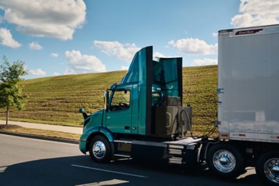 Volvo Trucks introduced a new six-battery package option for the Volvo VNR Electric, which can reach 80% charge in 90 minutes due to its state-of-the-art 250kW charging capability.