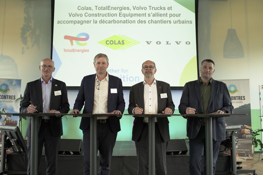 Image of Colas Tottal Volvo signature ceremony