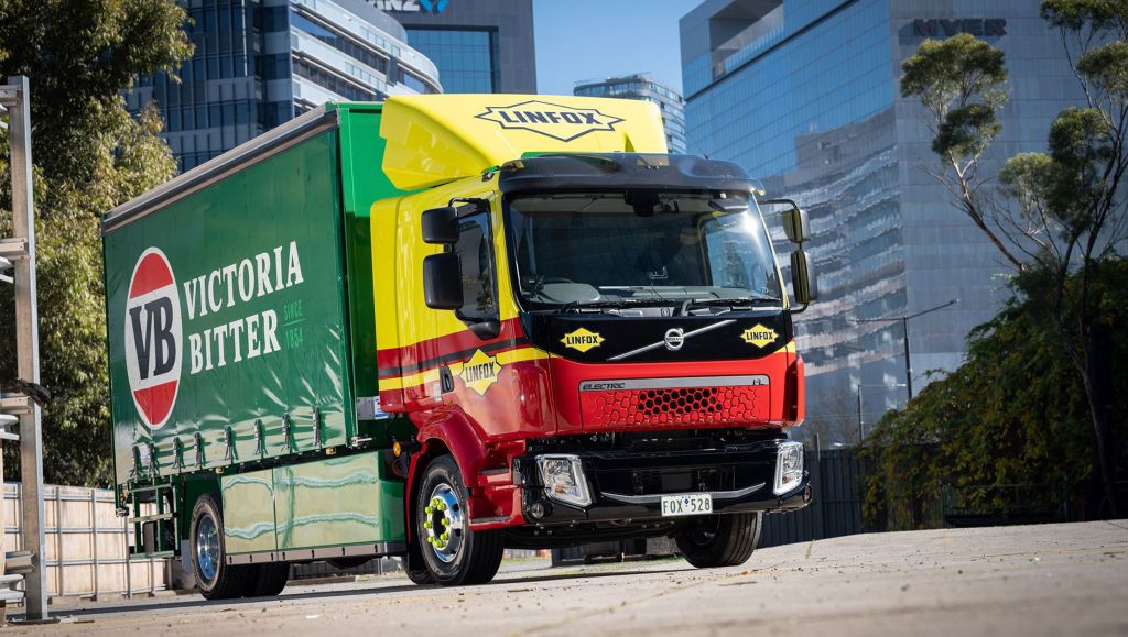 VB and Linfox start electric truck deliveries as transport revolution accelerates