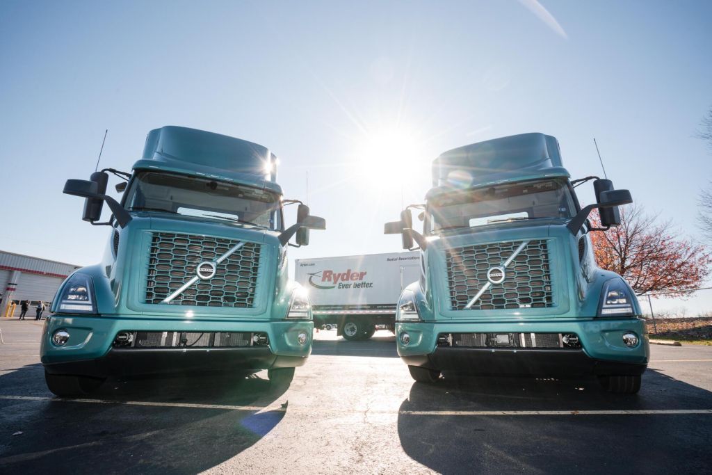 Ryder Deploys Volvo VNR Electric Trucks to Service Volvo Group’s Assembly Operations