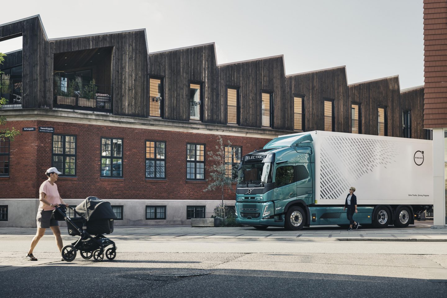 Volvo FM vozi v mestni gneči