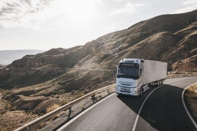 Volvo Trucks FH driving on a bridge, visualizing conneciting to services in the cloud.