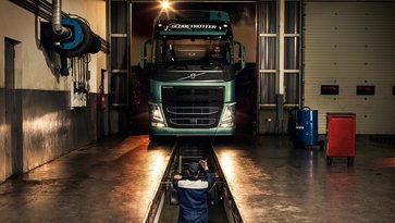 En Volvo Trucks siempre estaremos ahí para cuidar de nuestros equipos. Todo lo que necesites será solucionado por nuestros expertos en mantenimiento.