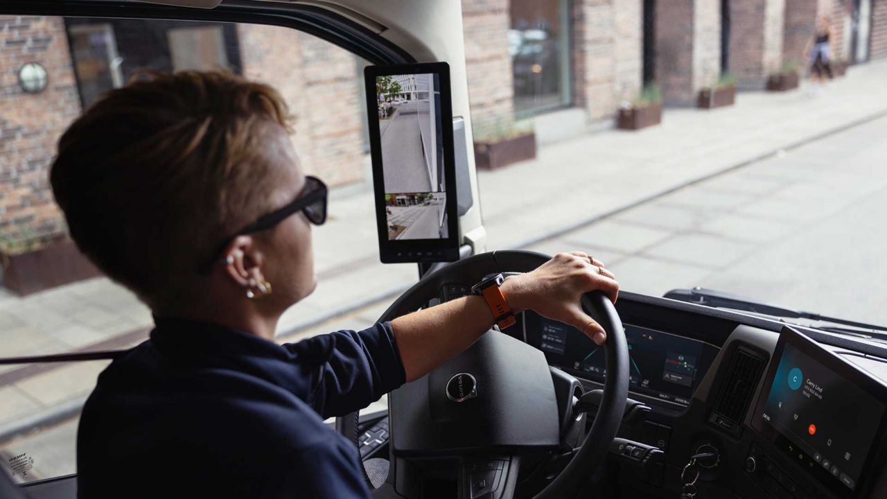 Köra med kamerasystem eller speglar | Volvo Lastvagnar