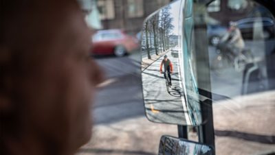 vista con sistema di monitoraggio con telecamere su camion Volvo