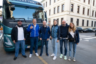 Staff Volvo Trucks Italia per Stop Look Wave