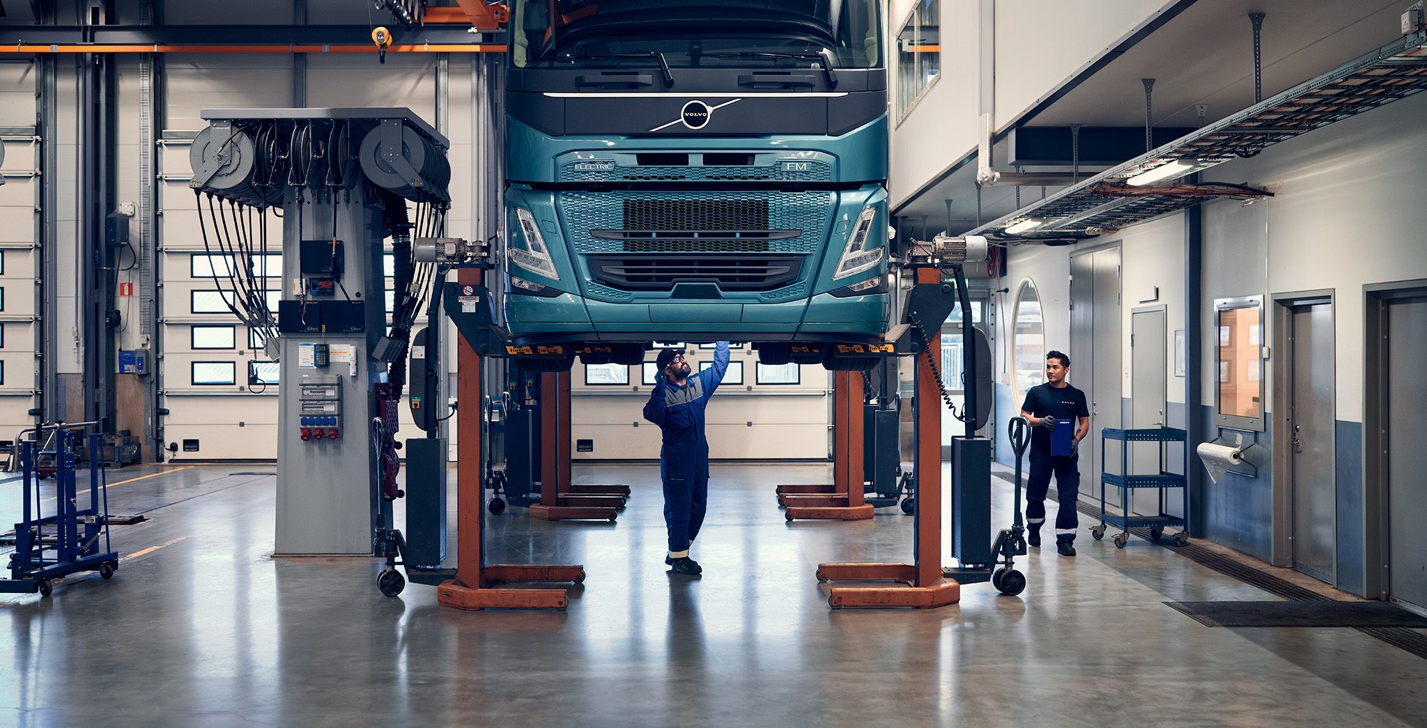 The benefits of service contracts for electric trucks