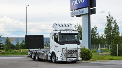 Trans-Anttila Oy:n Volvo FH Aero 6x2 LBG