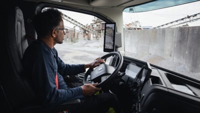 Miten kuorma-autot voivat parantaa turvallisuutta rakennustyömailla