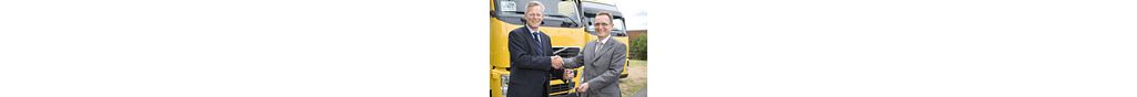 The keys to the first trucks are handed over by Staffan Jufors, Volvo Trucks President and CEO