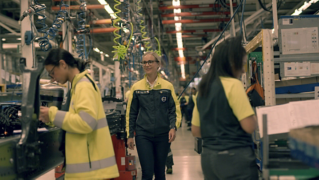 Револуција: Компанијата Volvo Trucks почнува со сериско производство на електрични камиони за тешки товари