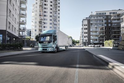 Volvo FL Electric in city traffic