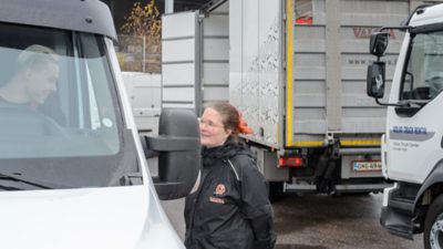 Valovan kuljetuskalustoon kuuluu monipuolinen valikoima ajoneuvoja pakettiautoista ja miehistöpakettiautoista kuorma-autoihin ja puoliperävaunuihin.