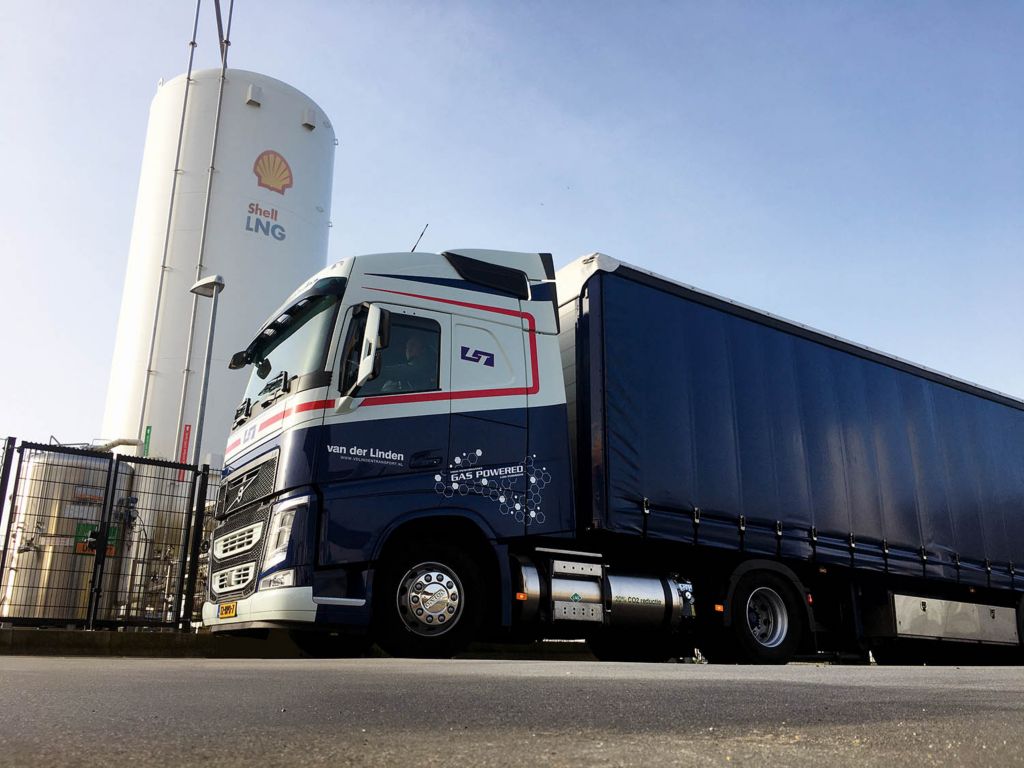 Van der Linden Groep kiest voor duurzaam transport met Volvo FH LNG