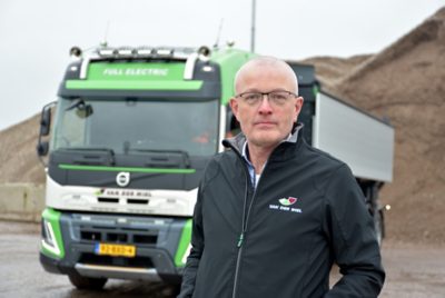 Volvo FMX Electric voor Van der Wiel Transport uit Drachten in nieuwe huisstijl
