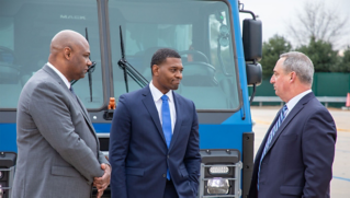 Volvo Group North America (VGNA) chairman and Mack Trucks president Martin Weissburg today hosted Michael Regan, administrator for the United States Environmental Protection Agency (EPA) and Ray Curry, president of the United Auto Workers Union (UAW) at VGNA’s headquarters in Greensboro, North Carolina. 