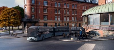 En ledad Volvo 7900 Electric som kör i en korsning
