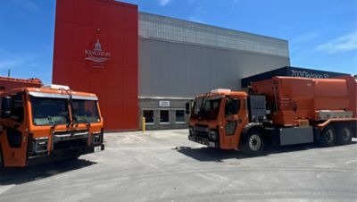 The City of Kingston, Ontario, Canada, recently spotlighted two Mack® LR Electric refuse models the city purchased in its alignment with its vision of being “Canada’s Most Sustainable City” and furthering its commitment to leading climate action.