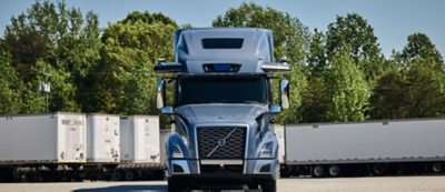 Self-driving semi-truck running autonomously on a Texas highway.