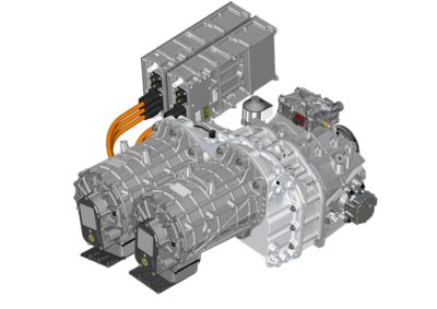 A montagem da transmissão e o motor duplo do ônibus Volvo BZRT Elétrico.