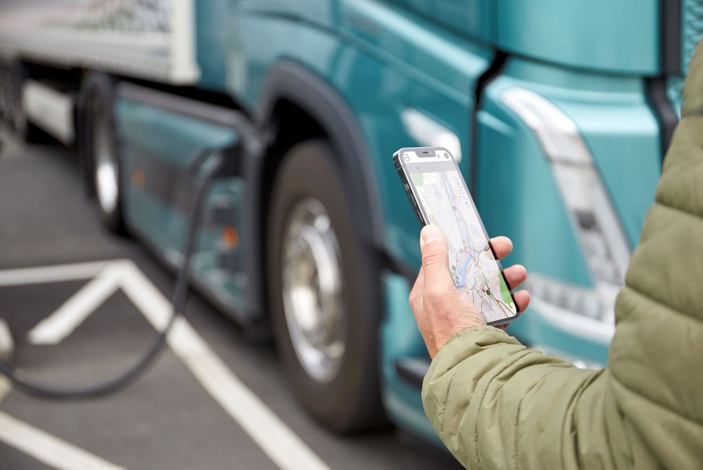 Volvo Trucks introduceert snellaadnetwerk voor het snel opladen van elektrische vrachtwagens