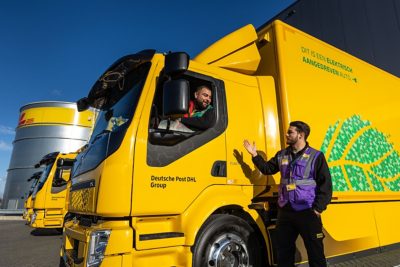 Bij de keuze van de trekkers en bakwagens zijn ook de chauffeurs van DHL betrokken geweest. Zij testten verschillende modellen en bepaalden de extra’s waarmee de vrachtauto’s zijn uitgerust. Ook het goede zichtveld van de truck speelde een belangrijke rol in de keuze.