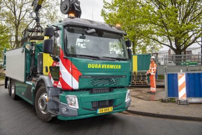 Vakmedianet Foto-opdracht 7895
t.b.v. Bouwmachines
Foto: Vrijbloed heeft een nieuwe,elektrische vrachtauto van Volvo.
Chauffeur Tom Zoomer rijdt voor Dura Vermeer.
Archief nummer CSF210081