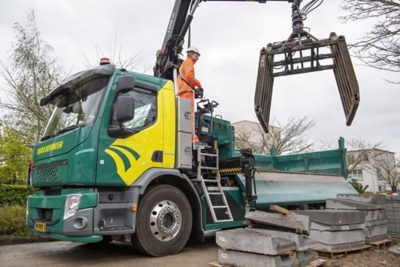 Vakmedianet Foto-opdracht 7895
t.b.v. Bouwmachines
Foto: Vrijbloed heeft een nieuwe,elektrische vrachtauto van Volvo.
Chauffeur Tom Zoomer rijdt voor Dura Vermeer.
Archief nummer CSF210081