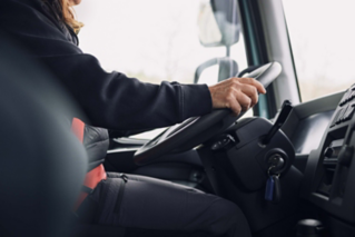 El interior del Volvo FE está hecho para que su jornada laboral sea fácil, productiva y segura.